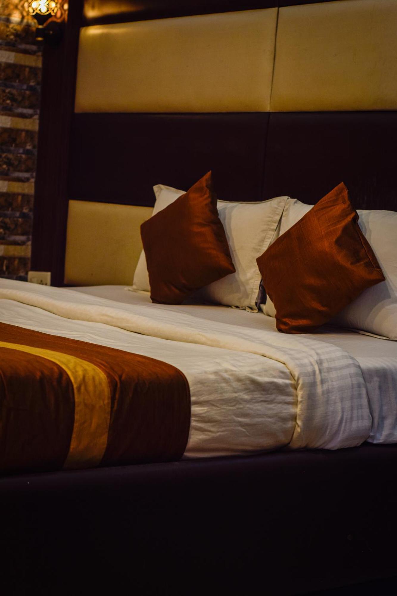 Hotel Diamond Suites Calcutta  Esterno foto